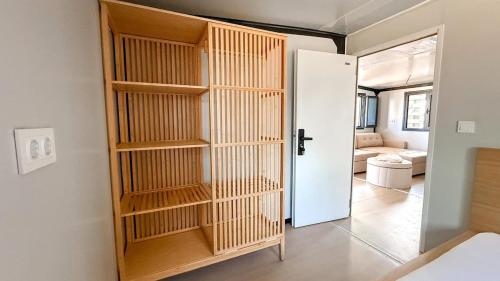 a room with a book shelf and a bedroom at Chalet met grote tuin en privé jacuzzi in Wijdenes