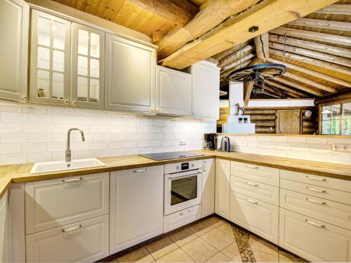 Apartment Edelweiss Deluxe 10 by Interhome