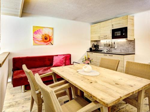 Apartment Edelweiss Suite 8 by Interhome