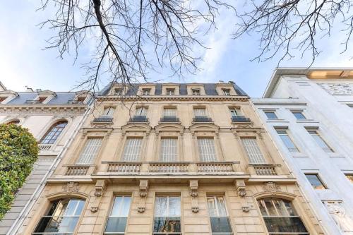 Luxury Apartment Montaigne Avenue