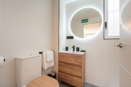 New Luxury Studio Fast WiFi Full Kitchen