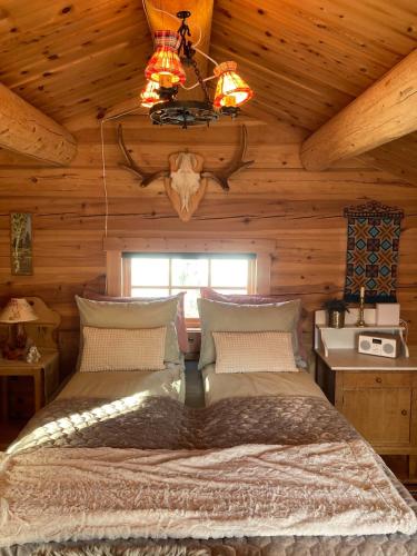 a bedroom with a bed in a log cabin at Log cabin in rural surroundings in Stjoerdal