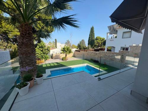Villa Paraiso pool and garden