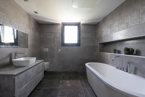 Villa Puerto Banus, Piscina, BBQ, Smart TV, AC, Discoteca, 12 personas photo 59