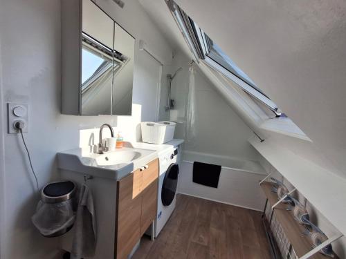 Duplex Saint Malo, front de mer, vue mer, plage, parking avec borne de recharge