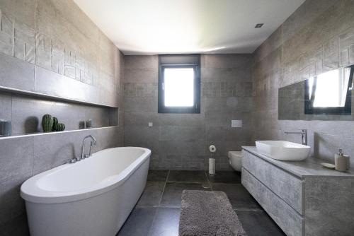Villa Puerto Banus, Piscina, BBQ, Smart TV, AC, Discoteca, 12 personas photo 65