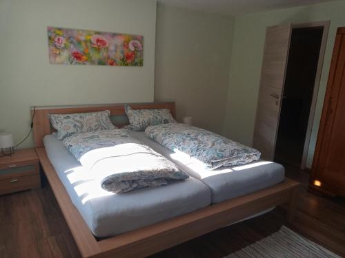 a bed with pillows on it in a bedroom at Ferienwohnung Otto in Kleinich