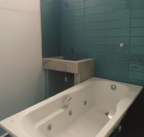 a bathroom with a bath tub and a sink at Departamento en Manta amoblado con seguridad privada in Manta
