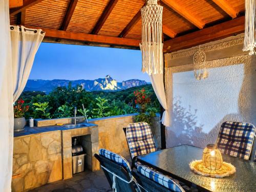 Private Meteora Panorama Garden Villa