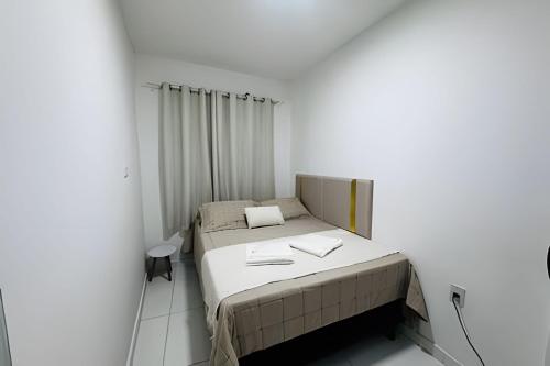 a small white room with a bed in it at Abaíra Serra Azul Loft 6 - Orla - Centro in Petrolina