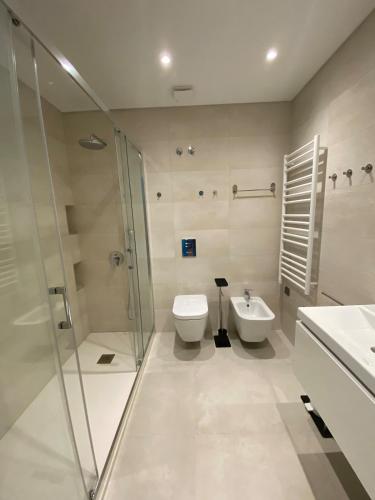 New 1-Bedroom Apartment with Pool Near the Beach