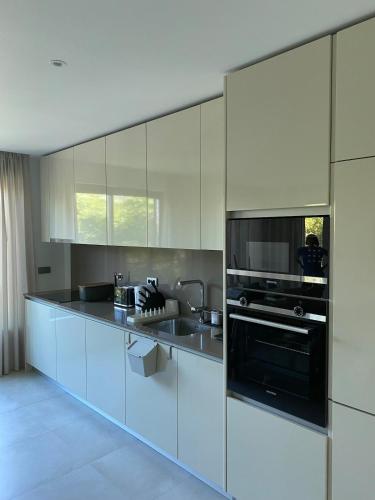 New 1-Bedroom Apartment with Pool Near the Beach
