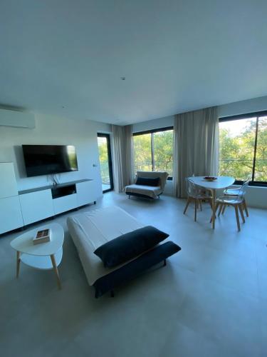 New 1-Bedroom Apartment with Pool Near the Beach