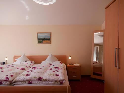 a bedroom with two beds and a mirror at Gästehaus Renate in Lauf