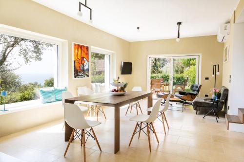 a living room with a dining room table and chairs at Villa Francesca Toscolano in Toscolano Maderno