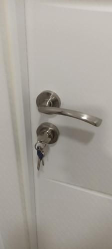 a metal door handle with a key in it at Descansa Las Mareas in Santander
