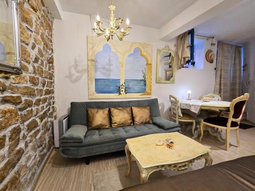 BELLA STONE Studio in Old town
