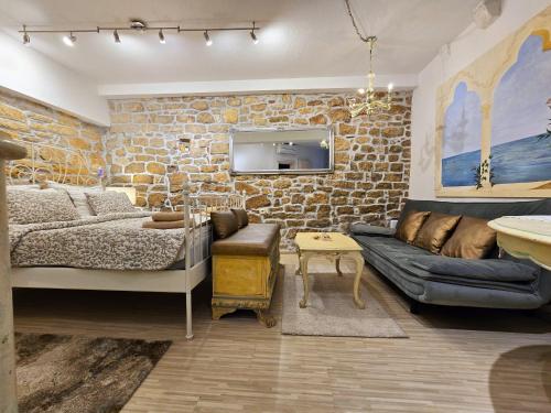 BELLA STONE Studio in Old town