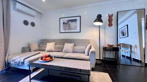 Cool, Modern and Snug 3BR Apartment Peachy Stays