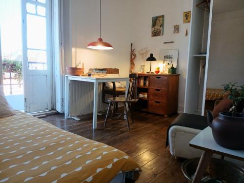 Artsy Room at the Republica das Bananas - Close to the city centrer