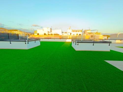 a green roof with buildings in the background at Deluxe Arguineguin Beach in Arguineguín