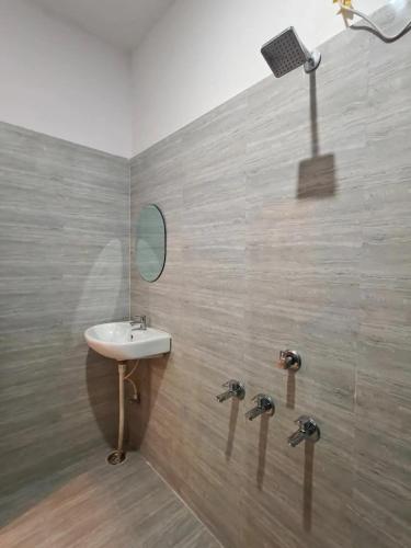 a bathroom with a sink and a mirror at Sukoon e Banaras in Varanasi