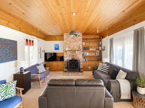 Gallery image of Rosemary Cottage - short walk to Gannet Beach in Bawley Point