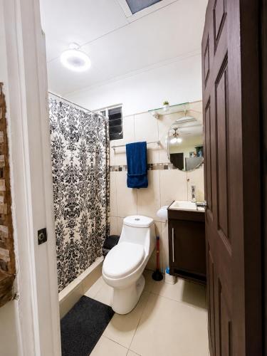 a small bathroom with a toilet and a sink at Escápate a Jacó apartamento completo in Jacó