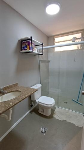 a bathroom with a toilet and a sink and a shower at Barreto Leme Studio 12 in Campinas
