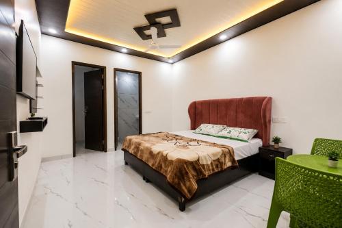 a bedroom with a bed in a room at Hotel Brothers Elite Stay in Panchkula