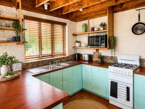 Gallery image of Rosemary Cottage - short walk to Gannet Beach in Bawley Point