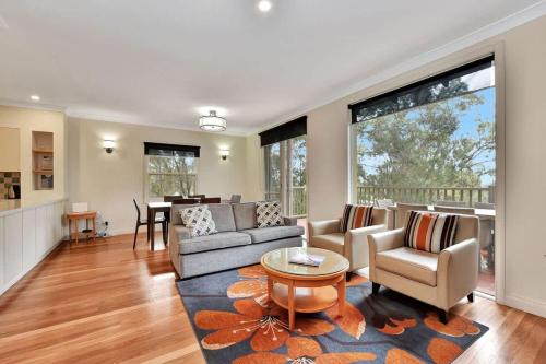 a living room with a couch and a table at Villa 2br Pinot Nois Villa in Pokolbin