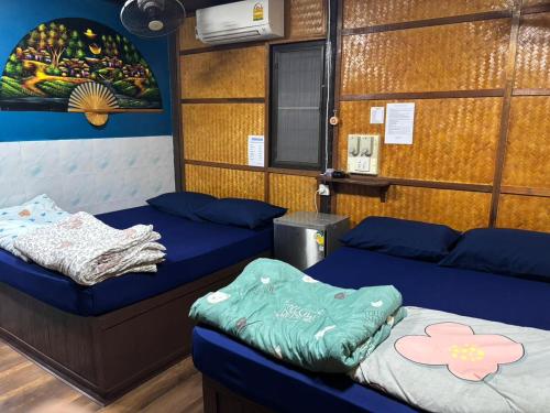 a room with two beds in a room at New Hut Bungalow in Lamai