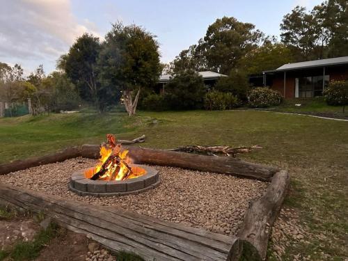 a fire pit in the middle of a yard at Kookaburra Range in Greta