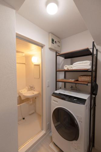 Crane Shibuya 2 stations from Shinjuku 10-minute taxi ride, 28 sqm! Sleeps up to 5, king-size bed, WiFi