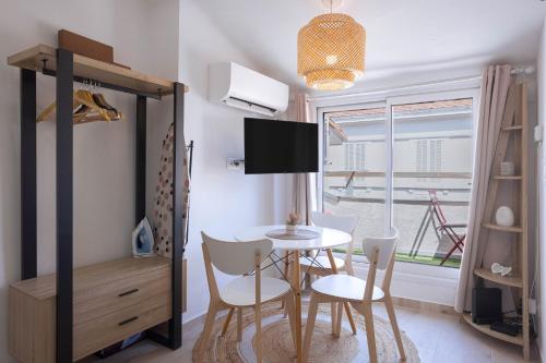 Studio Chanel - central, balcon, clim, proche Palais&Plages
