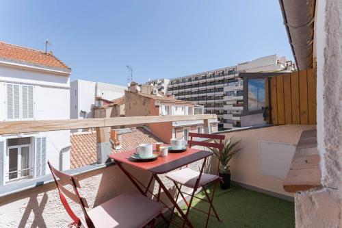 Studio Chanel - central, balcon, clim, proche Palais&Plages