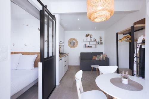 Studio Chanel - central, balcon, clim, proche Palais&Plages