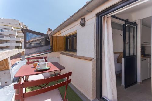 Studio Chanel - central, balcon, clim, proche Palais&Plages