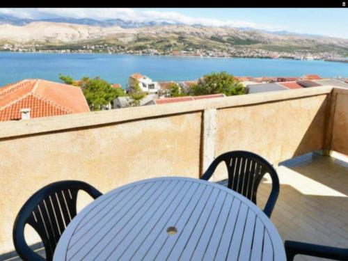 Apartments Branka Pag- One Bedroom Apartment Upper