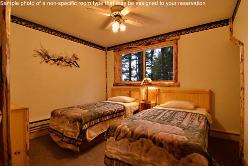 a bedroom with two beds and a window at Meadowbrook Resort in Wisconsin Dells