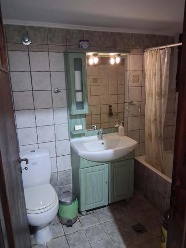 Et badeværelse på HAVOULI STUDIO 1