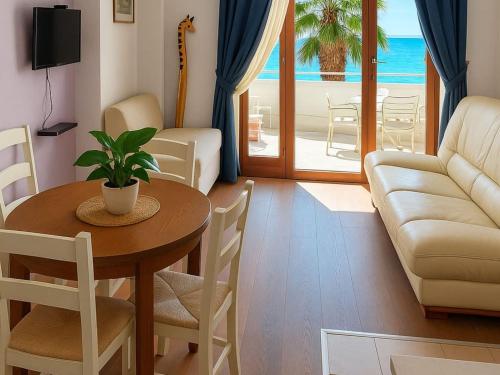 One Bedroom apartment with Balcony and Sea View A1