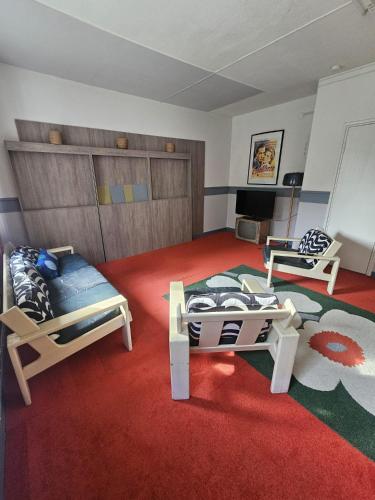 a living room with two beds and a carpet at Rönnypiha 