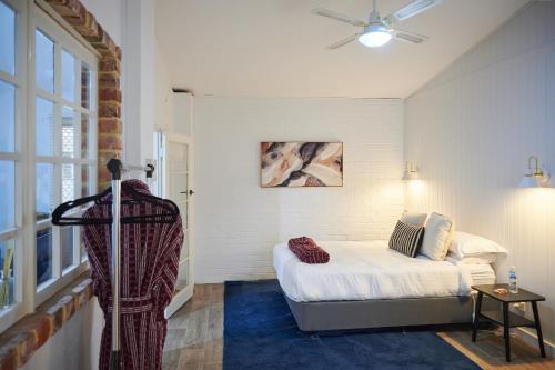 a bedroom with a bed and a window at The Merredin Treasury Cottage in Merredin