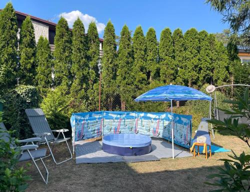 a play tent and an umbrella and a chair and a table at Vila Anička in Týnec nad Sázavou