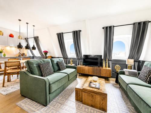 LivinParis - Luxury AC 2 & 3 Bedrooms Le Louvre