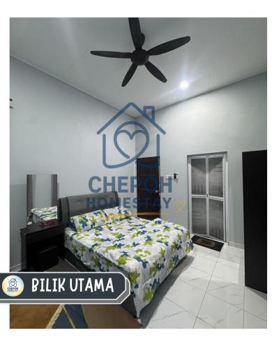 a bedroom with a bed and a ceiling fan at Chepoh Homestay Pasir Mas in Pasir Mas