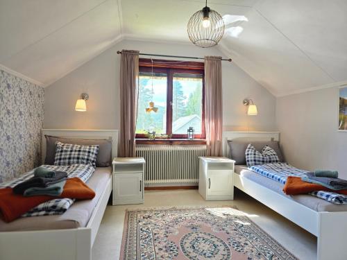 two beds in a room with a window at Hus Norrbotten in Vidsel