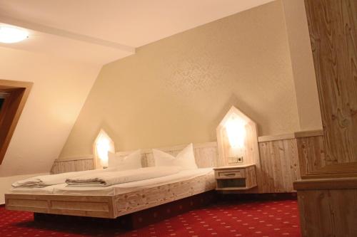 Ένα ή περισσότερα κρεβάτια σε δωμάτιο στο Central-Hotel